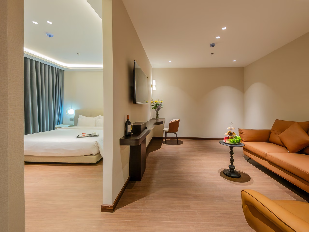 Junior Suite hướng thành phố tại Pinewood Hotel Dalat